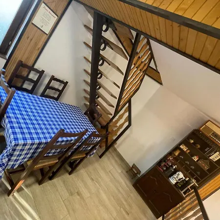 Perenyi Pince Es Vendeghaz Apartment