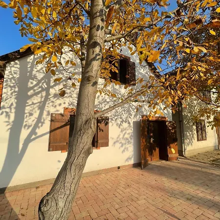 Perenyi Pince Es Vendeghaz Apartment